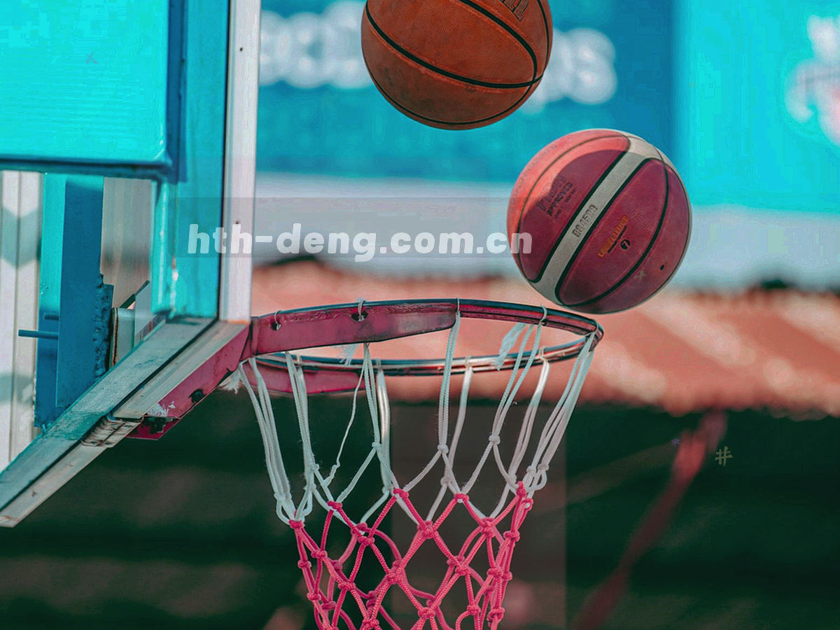 白板上贴着赛程条与标签纸，几只手正把标签移到不同栏位